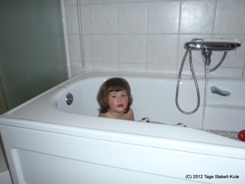 Livia i badekaret